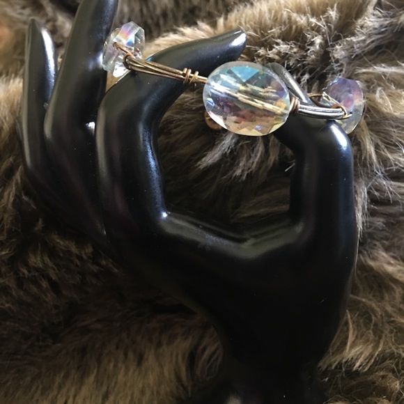 Wired faceted aurora borealis stone bracelet - Picture 2 of 8